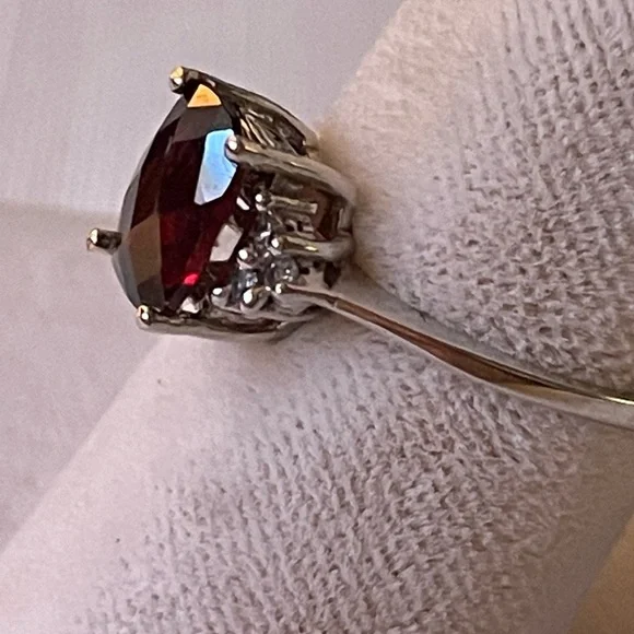 10K white gold 1.75 CTW Garnet & Diamonds ring BNWT - Picture 4 of 9